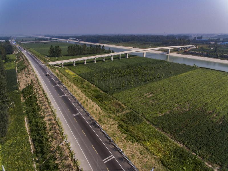 新竣工的京杭运河邓楼船闸济徐高速公路济宁至鱼台段,大桥及特大桥